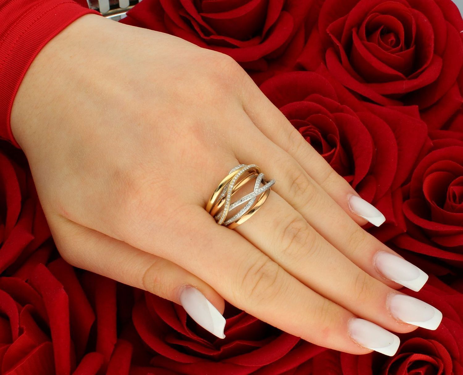 Szeroki złoty pierścionek z diamentami 585 Trzy kolory złota. Pierścionek wykonany ze złota próby 585- w większości z białego złota, z dodatkiem żółtego i różowego. 2.jpg